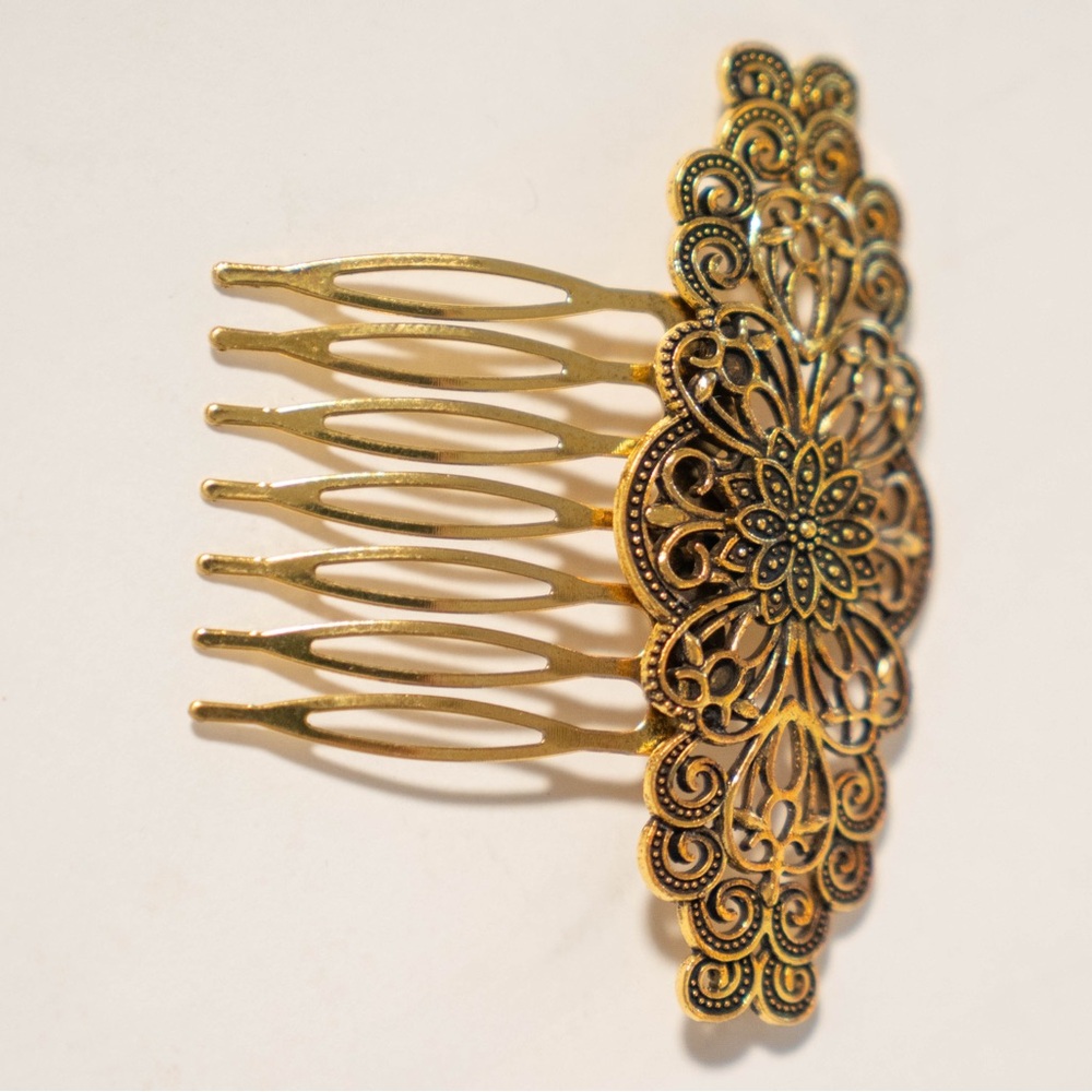 Elegant Gold Hair Comb - Picture 3 of 3